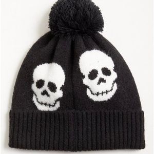 🖤 TORRID 💀 beanie w/pom pom